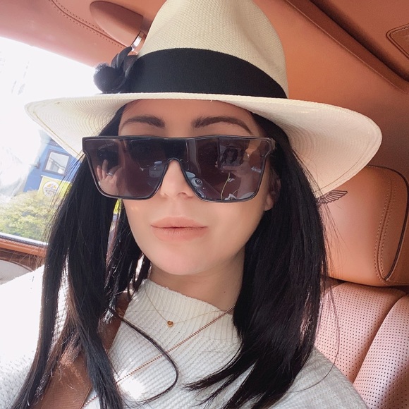 Meet your Posher, Bentleys_kloset - Picture 1 of 1